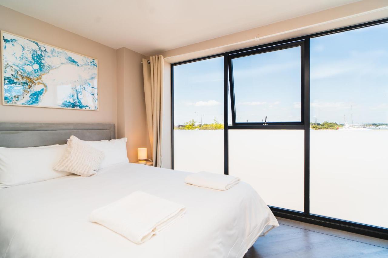 Beautiful Two Bedroom Harbour Side Apartment Poole Kültér fotó