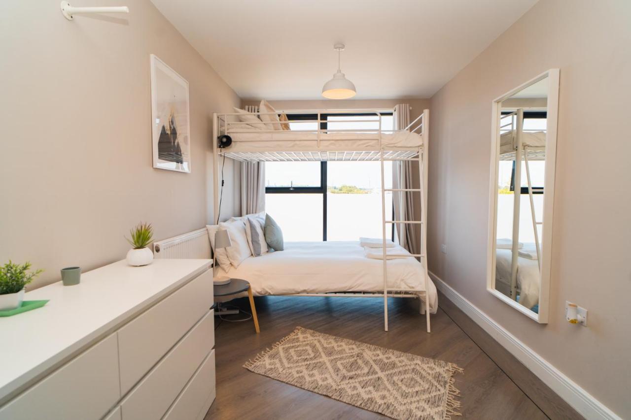 Beautiful Two Bedroom Harbour Side Apartment Poole Kültér fotó